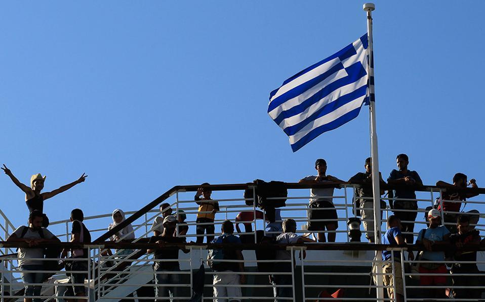 Пирея - символ на неспособността на Гърция да се справи с мигрантската криза | Novinite.EU