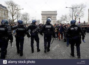 epa03639570-french-riot-police-patrol-near-the-arc-de-triomphe-trying-d5a8f1